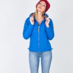 Blouson de la marque 80DB de couleur bleue.