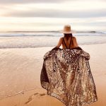 Kimono porté sur un maillot de bain